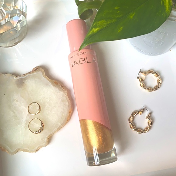 Nabla Body Glow Oil-Gel Body Highlighter - Picture 3 of 13